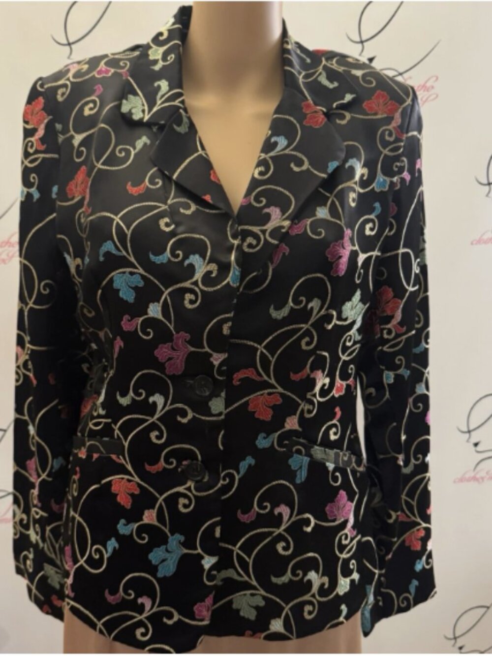 Laura Max. Sz L. Runs Small. Black Embroidered Jacket. USA. Poly Satin. DB+